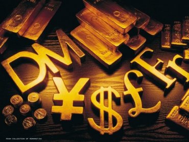 Украинцы начали продавать валюту активней, чем покупать