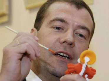 Медведев решил попугать Украину «жесткой позицией»