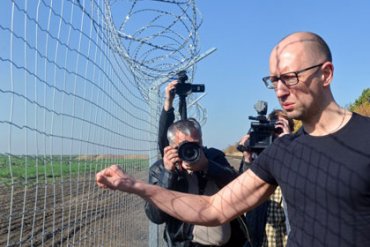 Планы изменились, стену на границе с Россией строить не будем, – Яценюк