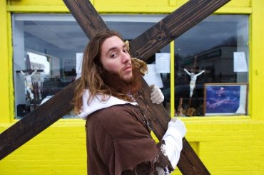 «Иисус Христос» в США заблокировал крестом вход в магазин Apple Store