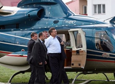 Янукович продает свой роскошный вертолет