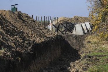 В Луганской области на границе с Россией начали строить «стену»