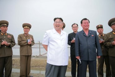 Ким Чен Ын снова запустил ракету, но она упала