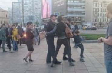 В центре Москвы полиция задержала ребенка, читавшего стихи