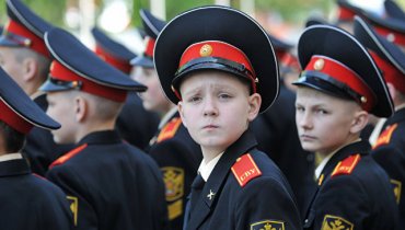 Деды бы гордились: В Туле, репетируя парад Победы, в обморок упало 40 курсантов