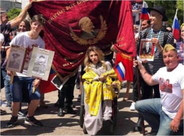 На открытии Евровидения российская делегация несла флаги «ЛДНР»