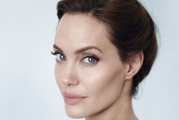 Анджелина Джоли снова с рогами