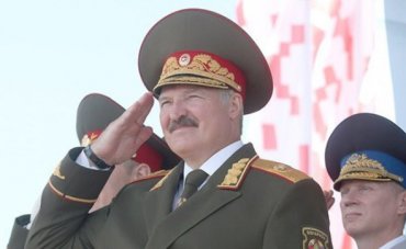 Лукашенко проведет 9 мая парад в честь Дня Победы