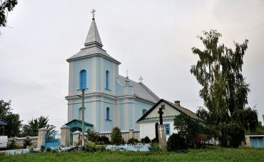 В Ровенской области суд оштрафовал священника УПЦ МП за панихиду на кладбище