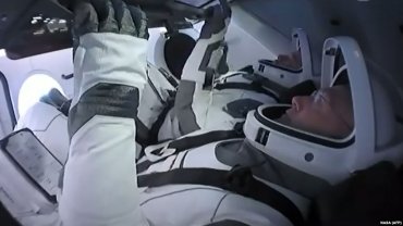 Илон Маск отправил человека в космос