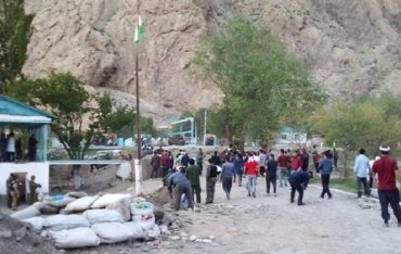 Кыргызстан заявил об обстреле жилых домов со стороны Таджикистана