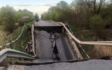 На трассе Львов-Луцк обрушился мост