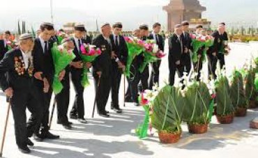 Ветераны в Туркмении оплатят себе подарки к 9 мая от имени президента