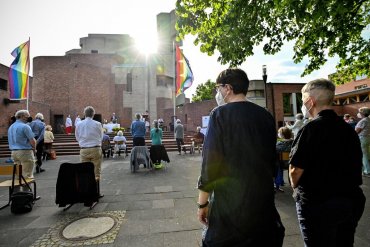 В Германии сотня церквей публично благословила однополые пары
