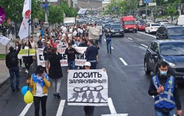 Противники прививок устроили шествие в центре Киева