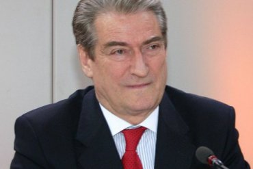 Экс-президенту Албании запретили въезд в США
