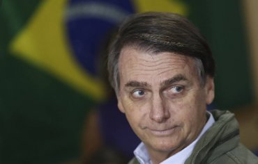 Президента Бразилии оштрафовали за ненадетую маску