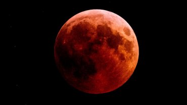 Самая большая кровавая Луна 2021 держит в напряжении примерно пару недель