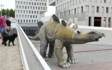 В Испании обнаружили труп мужчины внутри статуи динозавра