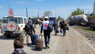 Эвакуированные с “Азовстали” мариупольцы прибыли в Запорожье: подробности