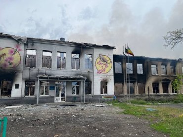 Сгорела до тла: оккупанты обстреляли фосфорными боеприпасами школу в Авдеевке. Фото руин