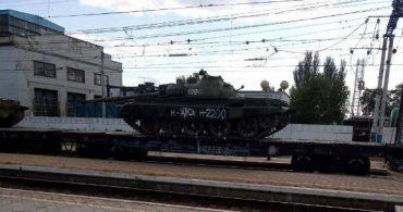 Россия расконсервировала раритетные Т-62 для битвы на юге: эшелон танков уже в Мелитополе. Фото и видео
