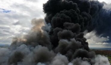 Взрывы в Кривом Роге: над городом столбы дыма. Фото и видео