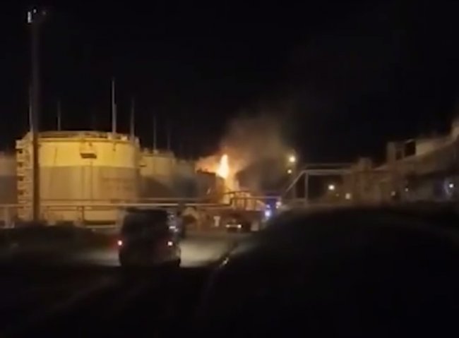 Беспилотник атаковал нефтеперерабатывающий завод на Кубани: горит пожар