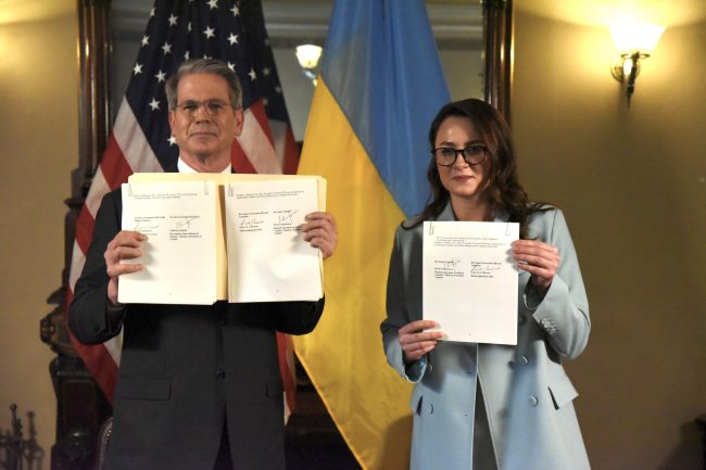 Архітектура післявоєнного світу: ШІ проаналізував Угоду про надра між Україною та США Архітектура післявоєнного світу: ШІ проаналізував Угоду про надра між Україною та США