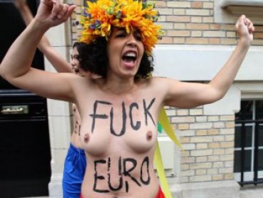 У FEMEN появились последователи во Франции