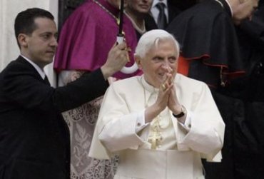 Несмотря на арест камердинера Бенедикта XVI утечка секретных документов продолжается
