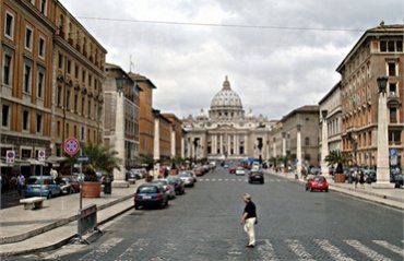Банк Ватикана заподозрили в отмывании денег