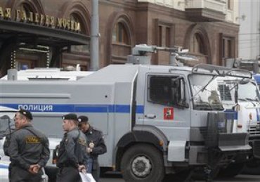 Центр Москвы забит войсками и спецтехникой