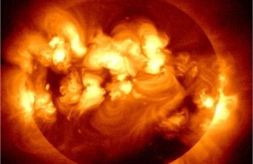 Парный выброс солнечной плазмы может вызвать на Земле мощную магнитную бурю