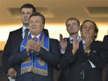 Виктор Янукович против сборной Германии