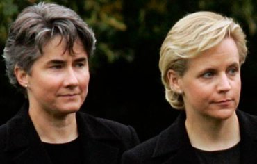 Дочь бывшего вице-президента США вступила в брак со своей подругой