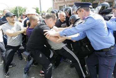 16 милиционеров наказаны из-за избиения журналистов в Киеве