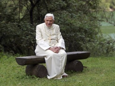 Бенедикт XVI заявил, что живет как монах