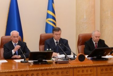 Янукович призвал Рыбака не обращать внимания на «политиканов» из оппозиции