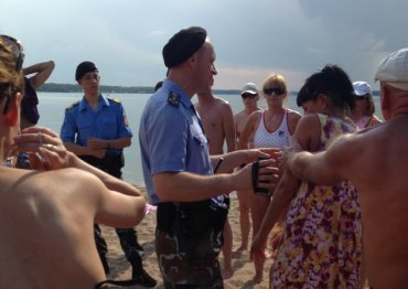 ОМОН устроил облаву на нудистском пляже под Минском