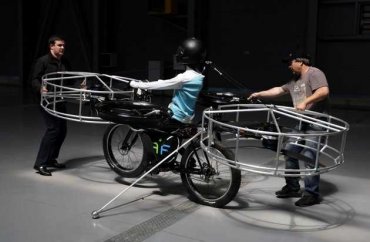 Чехи изобрели летающий велосипед