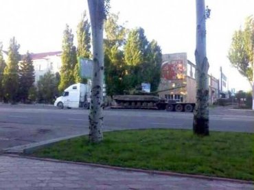 Хроники перемирия: в Луганск завозят российские танки
