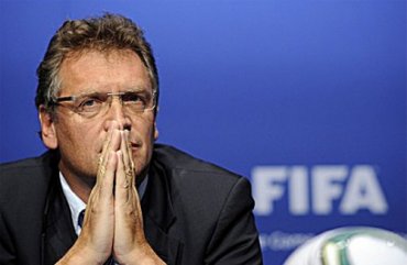 Генсека ФИФА подозревают в получении взятки