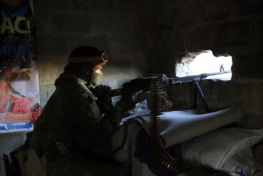 Украинские военные сдерживают наступление боевиков под Марьинкой