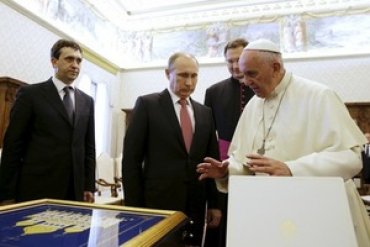 Путин почти на час опоздал на встречу с папой Франциском