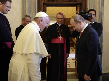 Врать надо меньше: у Папы Римского разоблачили фейк росСМИ о «медали» для Путина