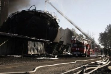 Пожар на нефтебазе под Киевом полностью потушен