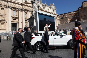 У Папы Франциска новый папамобиль ﻿Hyundai