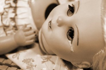 В России пьяный отец отрезал дочери голову, приняв ее за куклу