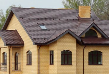 Современно, красиво и надежно – крыша из металлочерепицы от компании «EvroKrovlya»